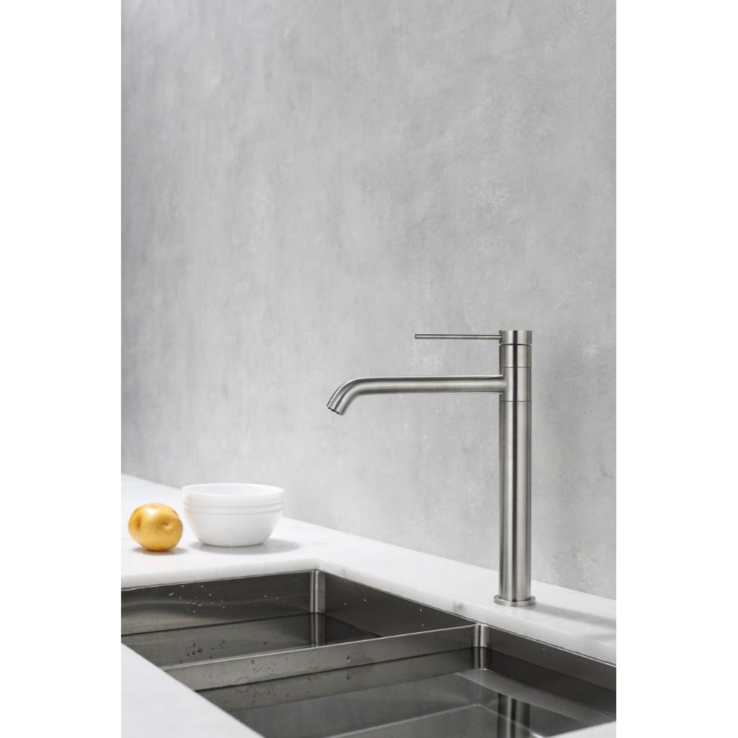 Kitchen faucet w/adjustable tap - Brushed steel