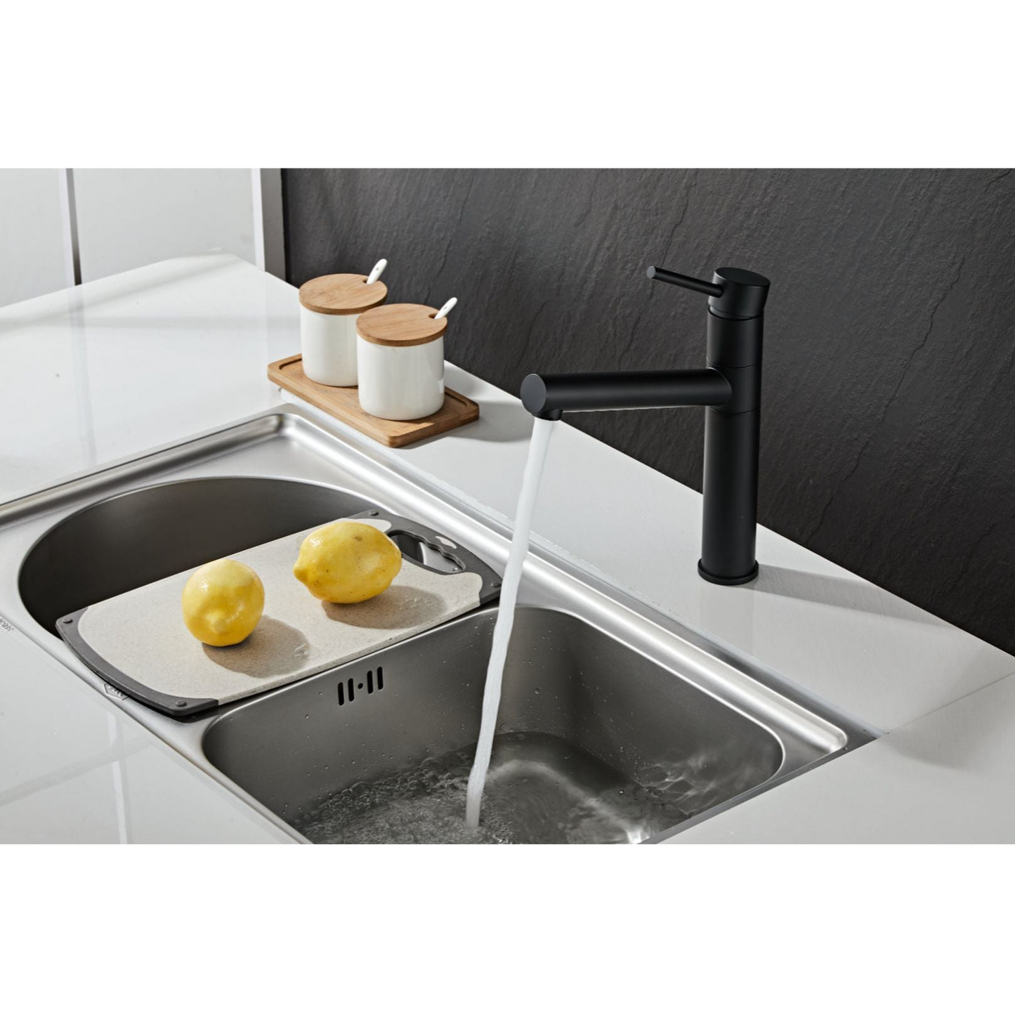 Kitchen faucet w/slanted tap - Black