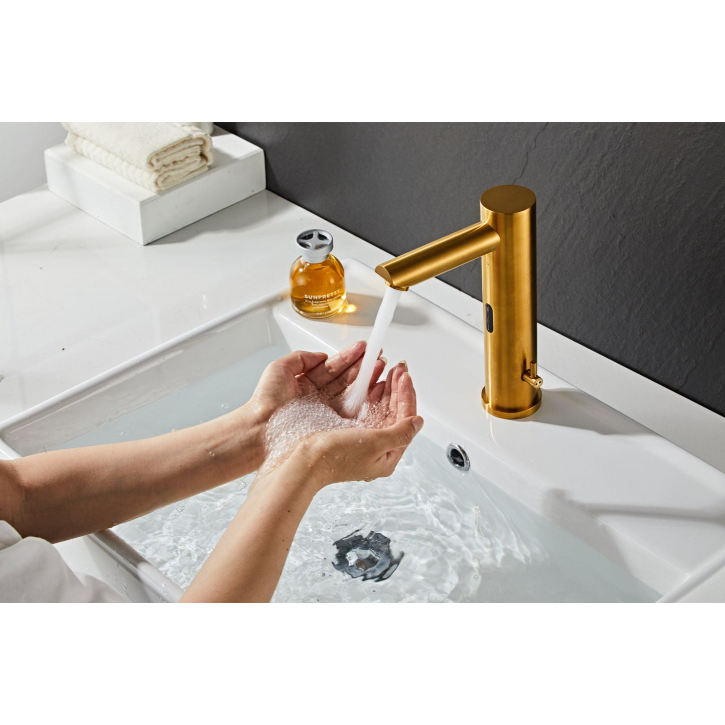 Washbasin fitting w/sensor - Brushed gold